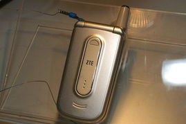 中興亮相2004年中國(guó)國(guó)際通信設(shè)備技術(shù)展，展示最新系列手機(jī)圖片引領(lǐng)通信新風(fēng)尚